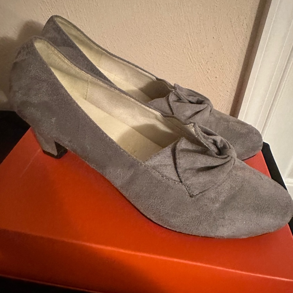 11w womens gray closed toe heel